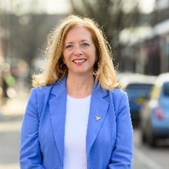 Portrait of Liz Jarvis