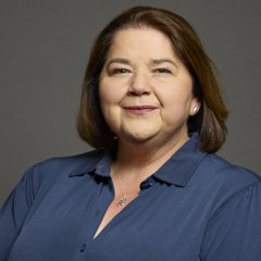 Portrait of Ms Julie Minns