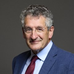 Portrait of Dr Peter Prinsley